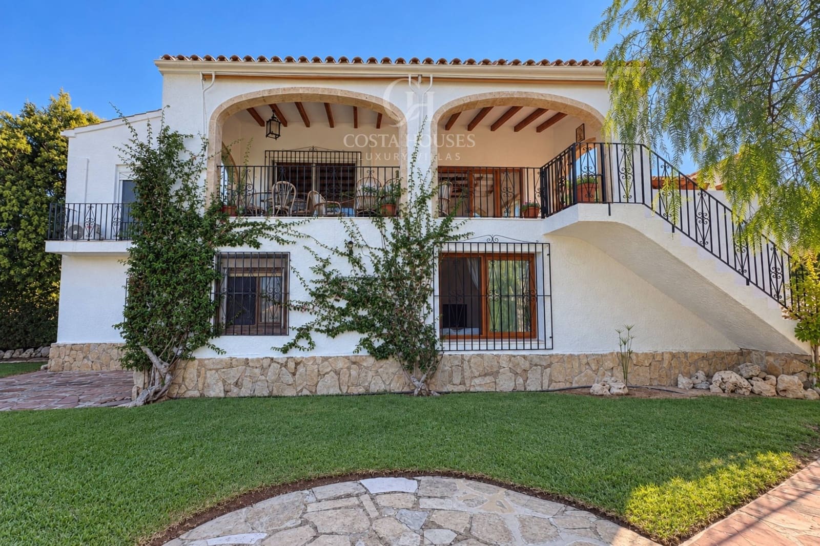 6 soverom Villa til salgs i Los Cerezos med svømmebasseng garasje - € 995 000 (Ref: 10142645)