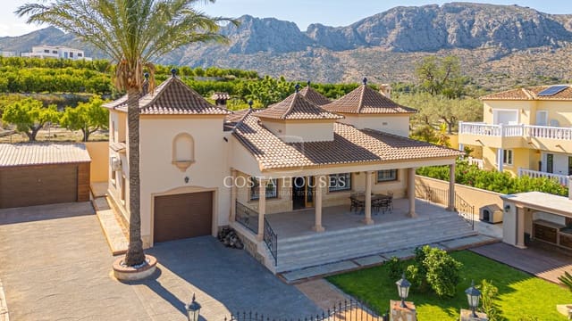 4 bedroom Villa for sale in Beniarbeig with pool garage - € 790,000 (Ref: 8863804)