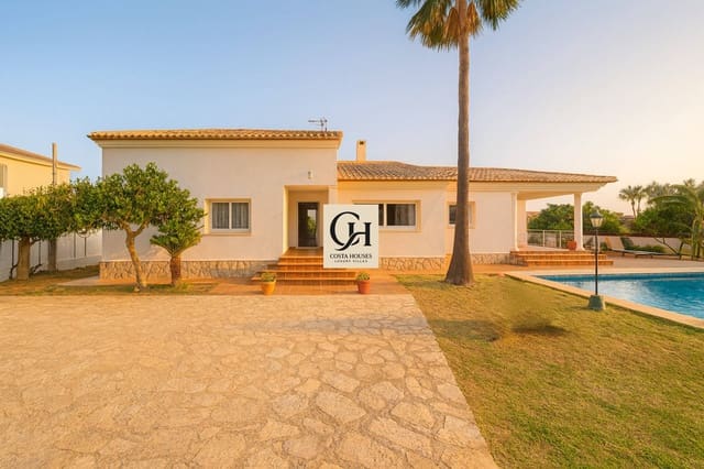 5 slaapkamer Villa te koop in El Montgó, Dénia met zwembad - € 975.000 (Ref: 8863806)