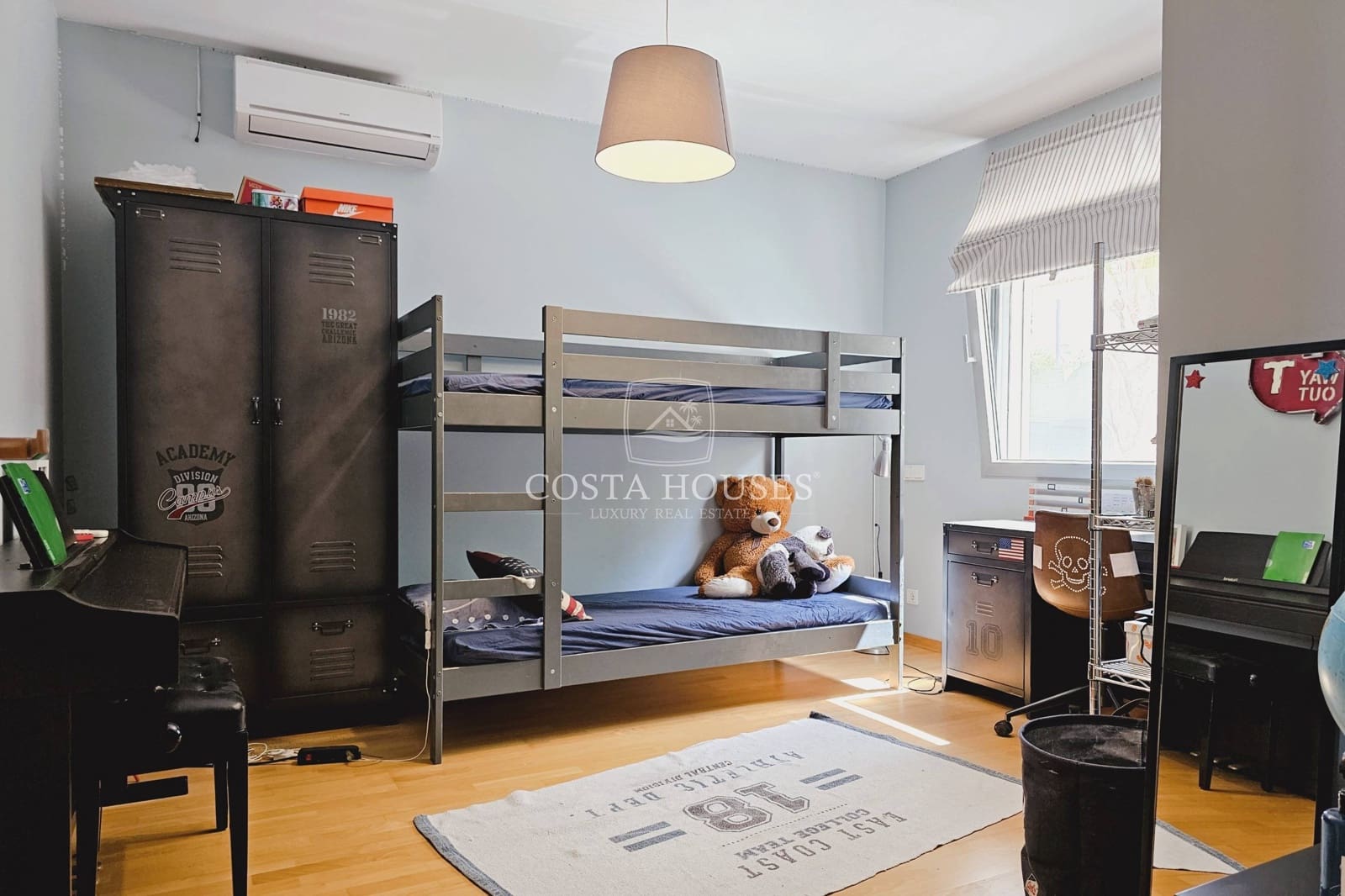 4 bedroom Villa for sale in Denia with pool - € 895,000 (Ref: 8863808)