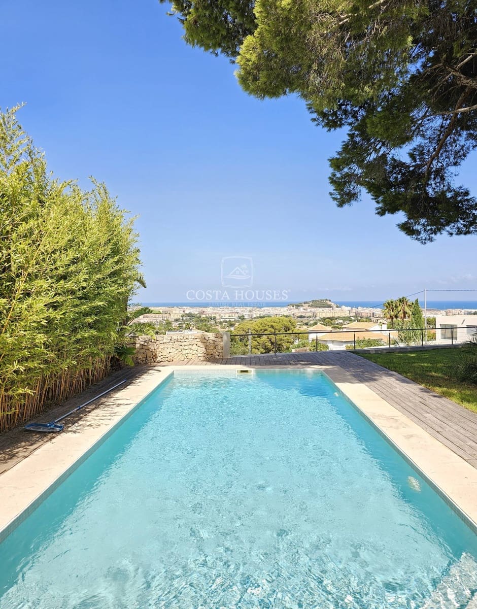 4 bedroom Villa for sale in Denia with pool - € 895,000 (Ref: 8863808)