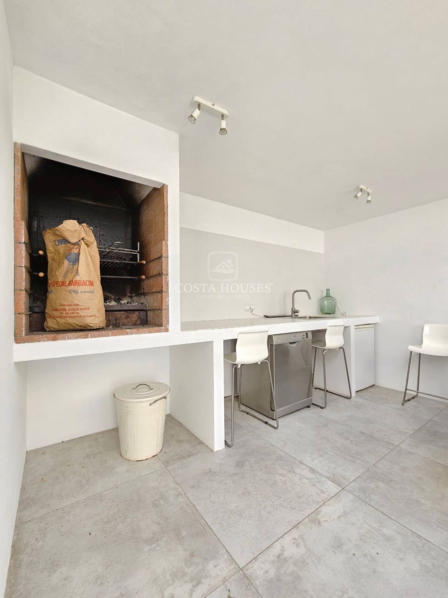 4 bedroom Villa for sale in Denia with pool - € 895,000 (Ref: 8863808)