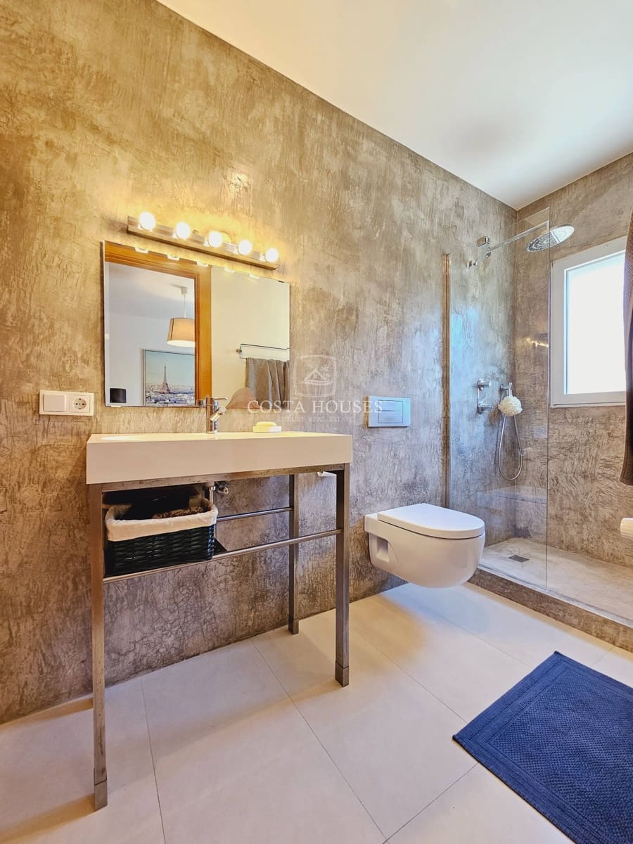 4 bedroom Villa for sale in Denia with pool - € 895,000 (Ref: 8863808)