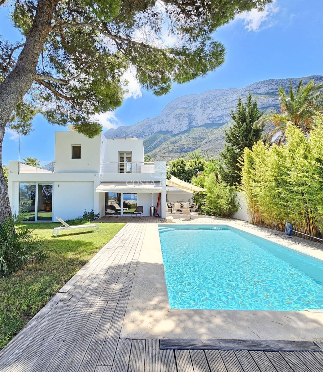4 bedroom Villa for sale in Denia with pool - € 895,000 (Ref: 8863808)