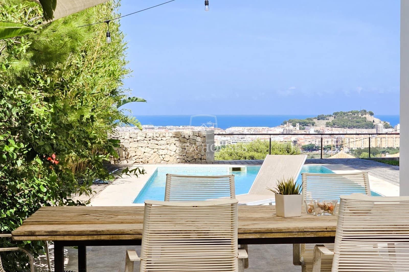 4 bedroom Villa for sale in Denia with pool - € 895,000 (Ref: 8863808)