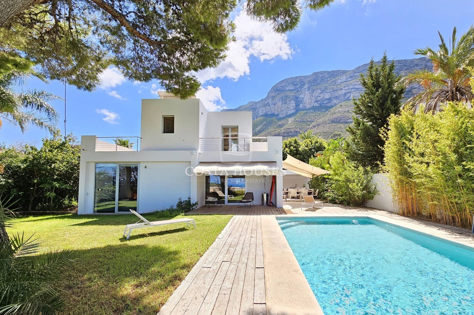 4 bedroom Villa for sale in Denia with pool - € 895,000 (Ref: 8863808)