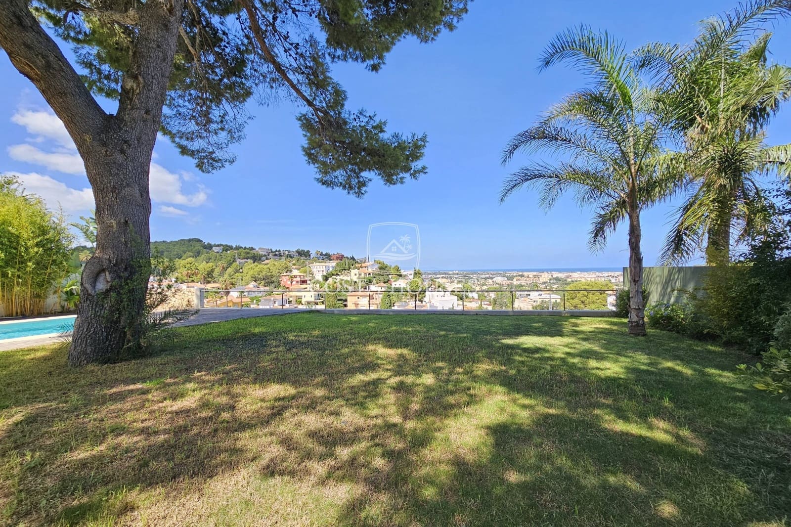 4 bedroom Villa for sale in Denia with pool - € 895,000 (Ref: 8863808)