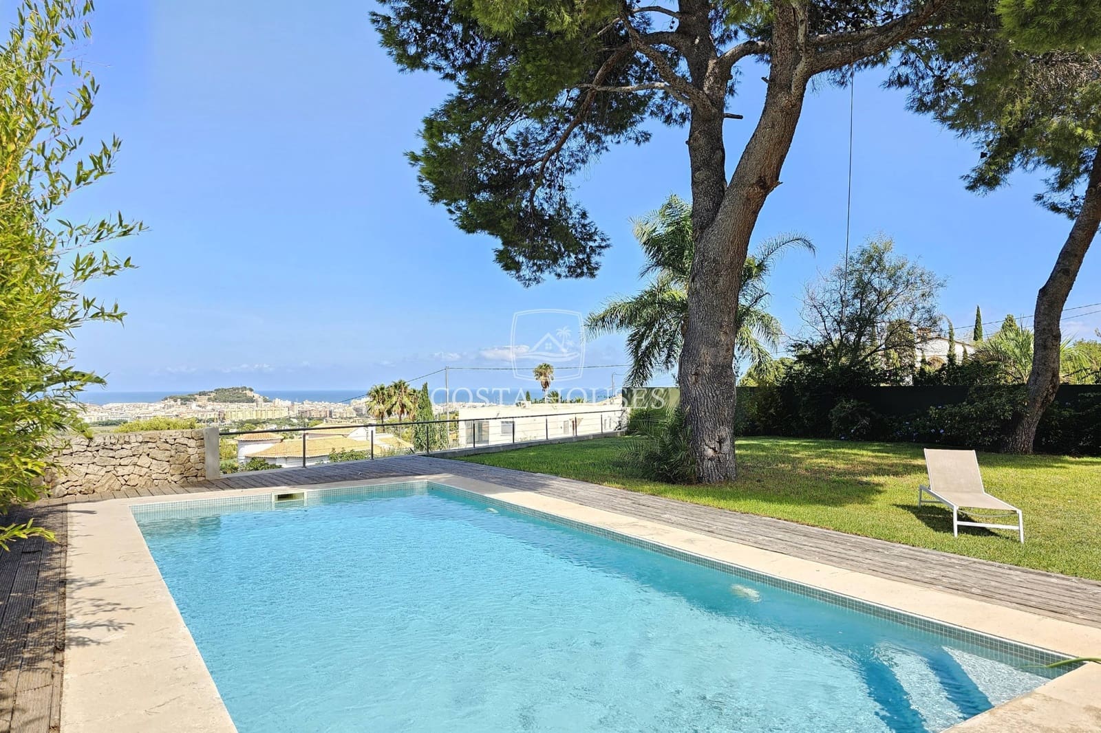 4 bedroom Villa for sale in Denia with pool - € 895,000 (Ref: 8863808)