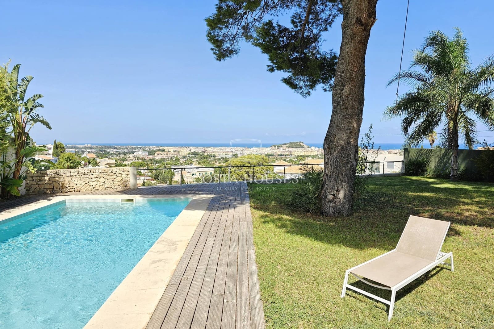 4 bedroom Villa for sale in Denia with pool - € 895,000 (Ref: 8863808)