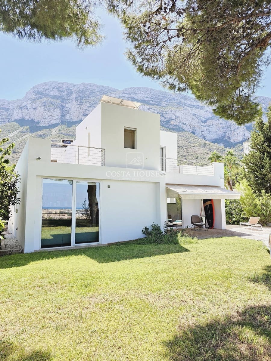 4 bedroom Villa for sale in Denia with pool - € 895,000 (Ref: 8863808)