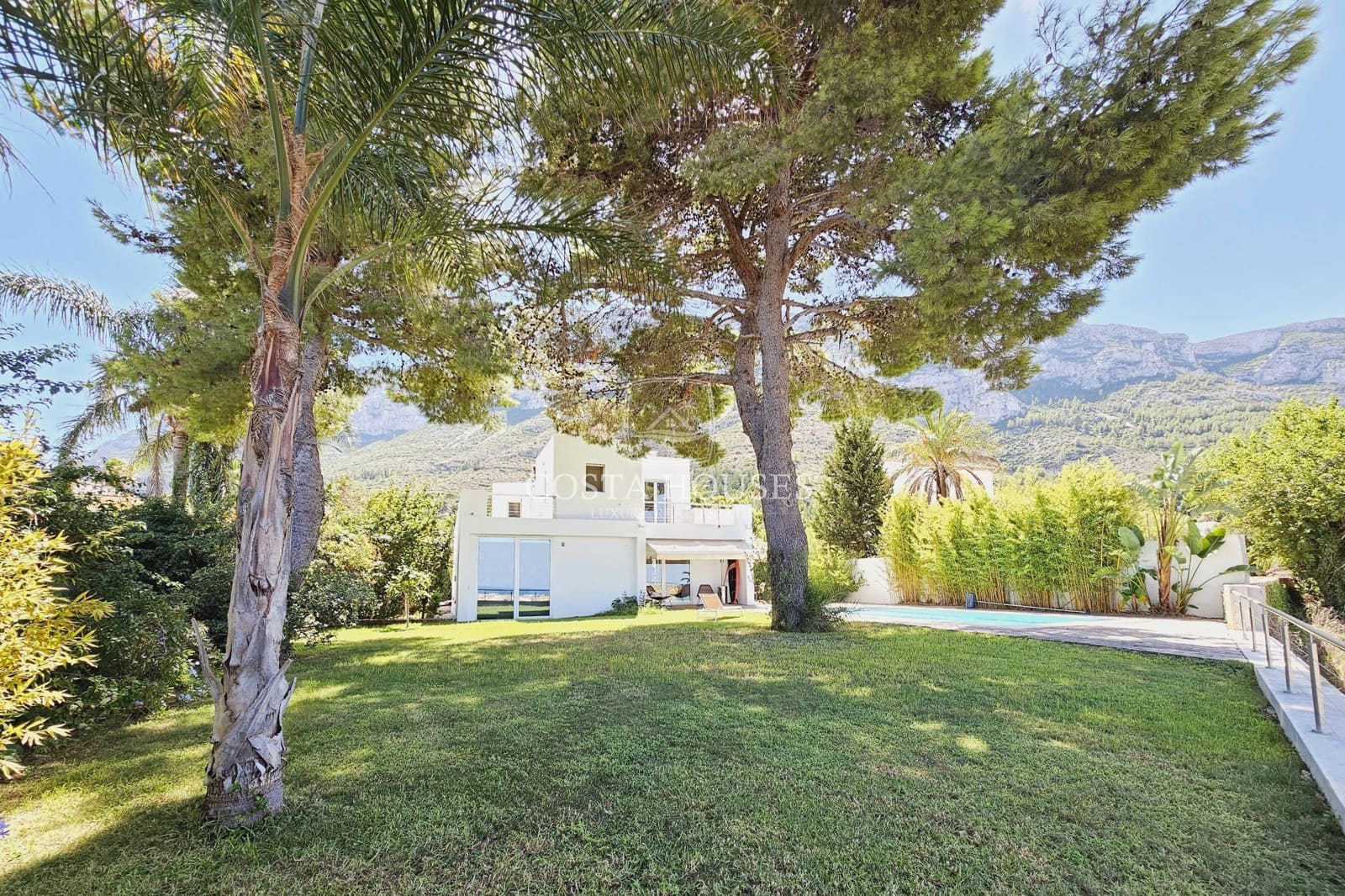 4 bedroom Villa for sale in Denia with pool - € 895,000 (Ref: 8863808)