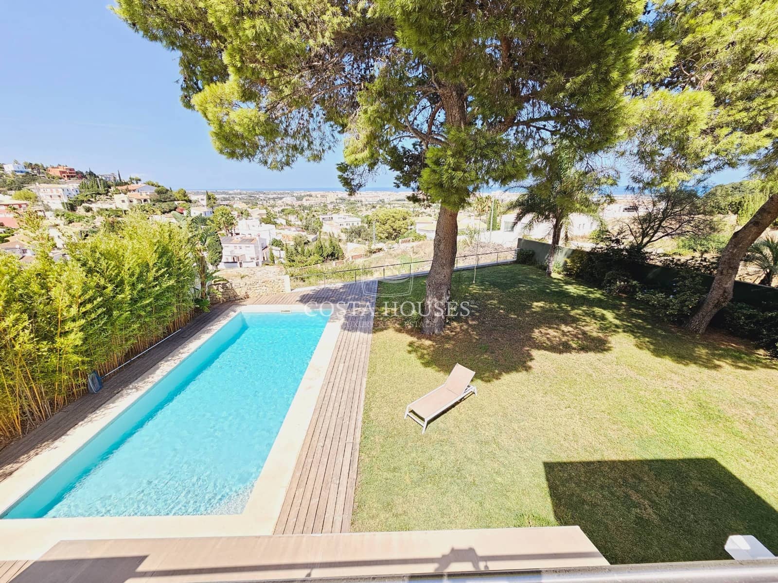 4 bedroom Villa for sale in Denia with pool - € 895,000 (Ref: 8863808)