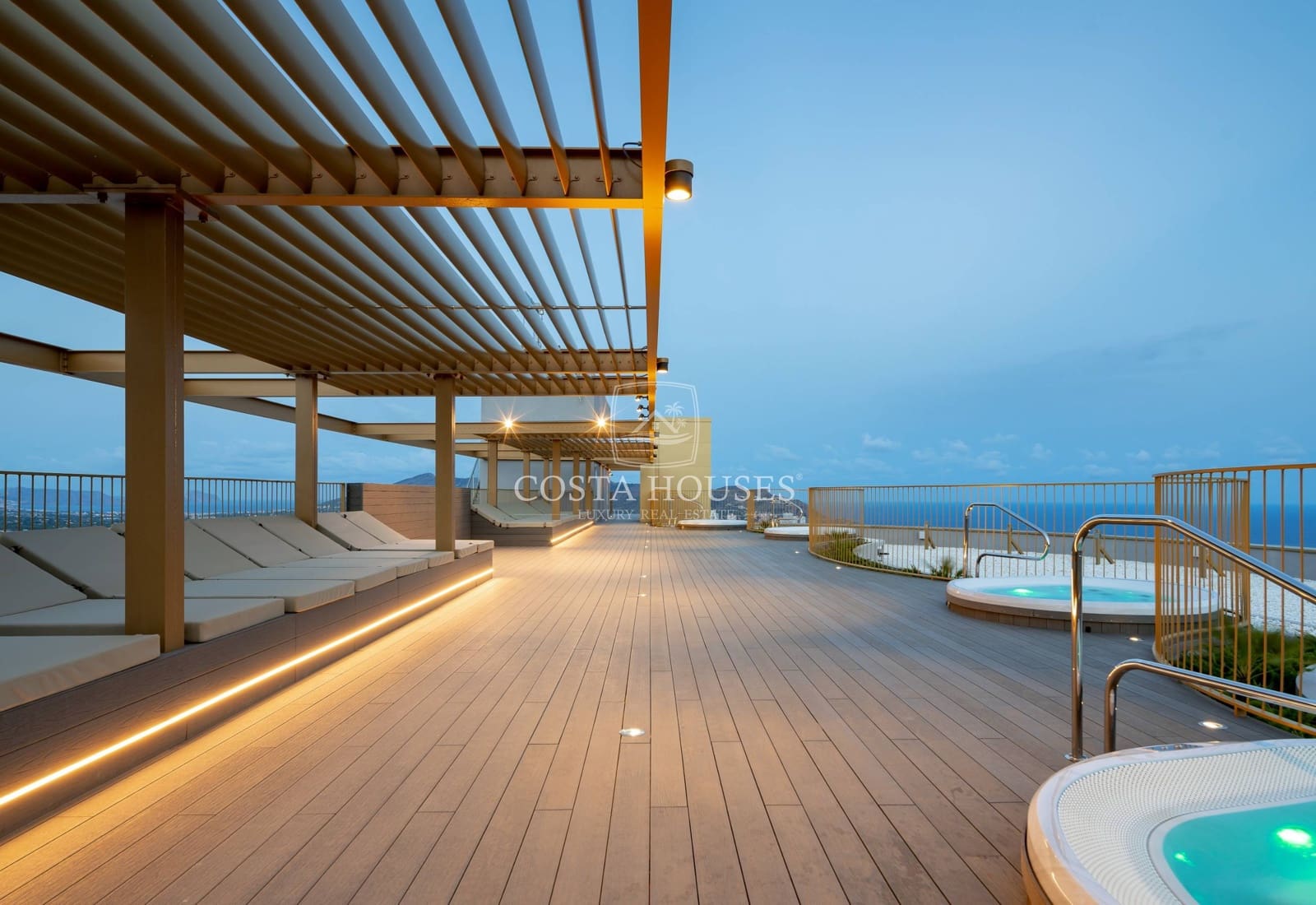 Apartamento de 2 habitaciones en Benidorm en venta con piscina - 1.075.000 € (Ref: 8863828)