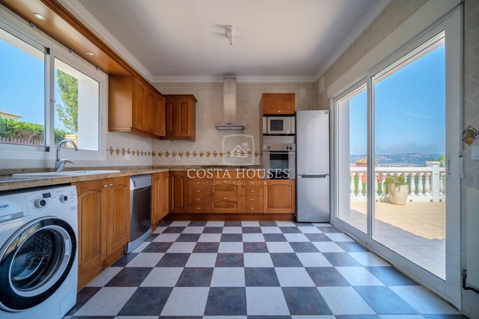 4 bedroom Villa for sale in Javea / Xabia with pool - € 1,120,000 (Ref: 8863847)