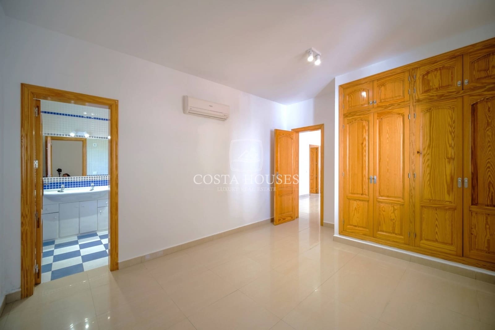 4 bedroom Villa for sale in Javea / Xabia with pool - € 1,120,000 (Ref: 8863847)