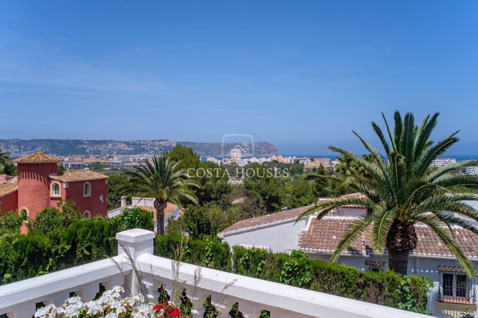 4 bedroom Villa for sale in Javea / Xabia with pool - € 1,120,000 (Ref: 8863847)