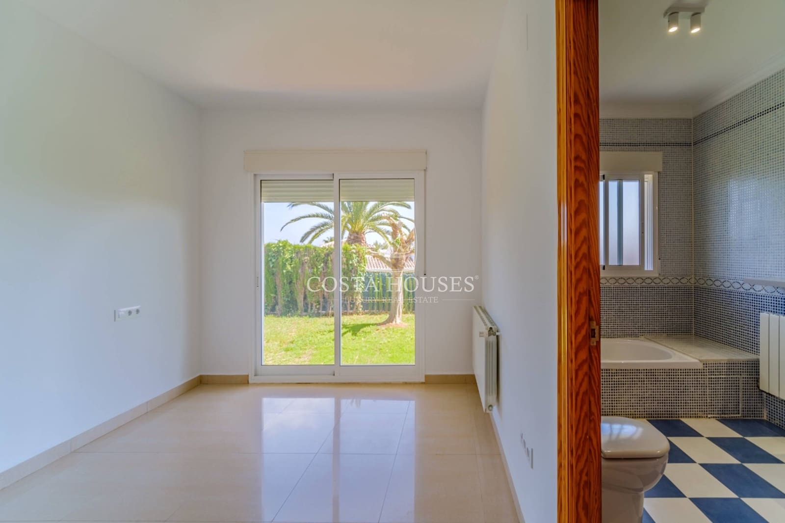 4 bedroom Villa for sale in Javea / Xabia with pool - € 1,120,000 (Ref: 8863847)