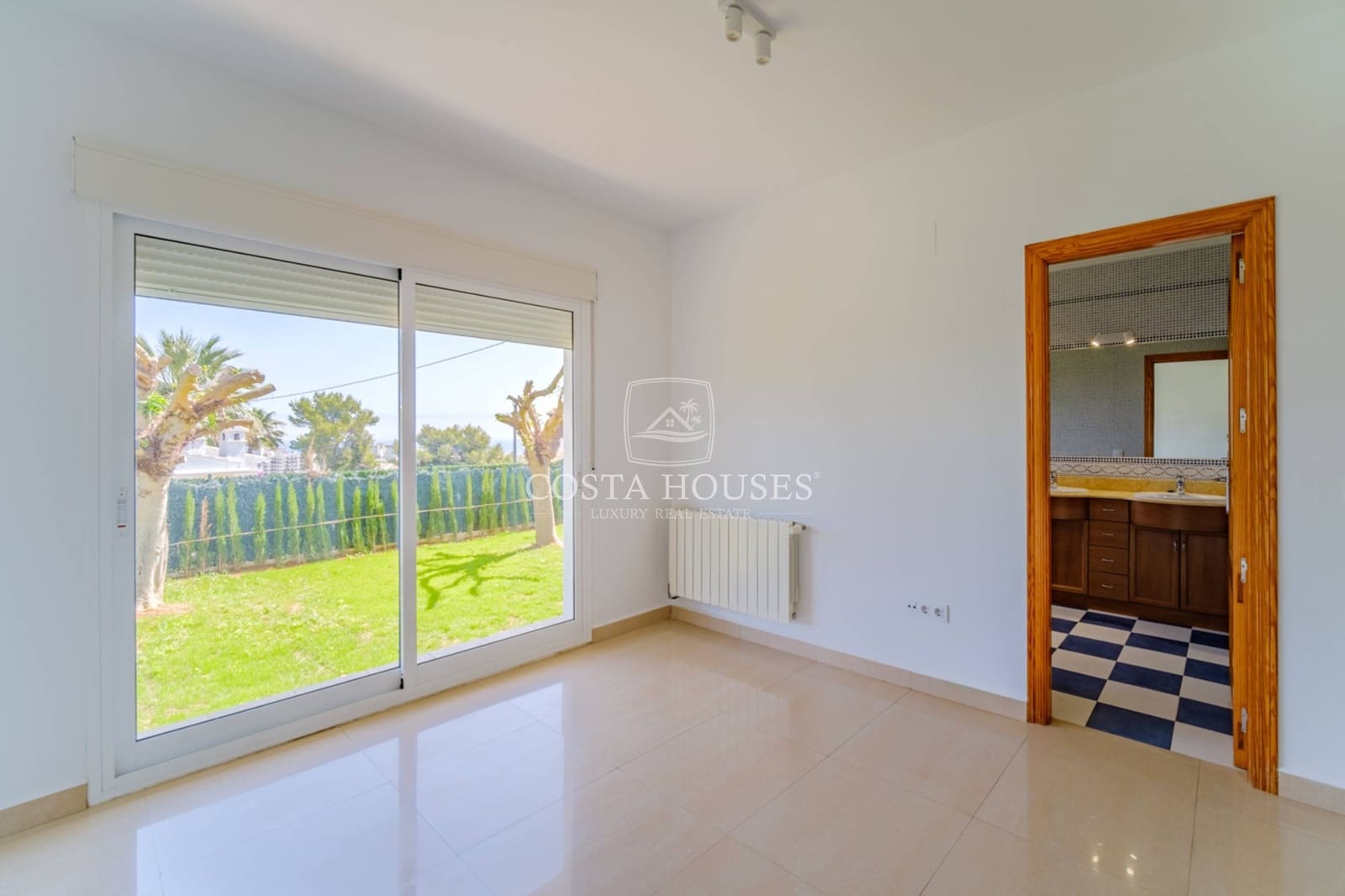 4 bedroom Villa for sale in Javea / Xabia with pool - € 1,120,000 (Ref: 8863847)