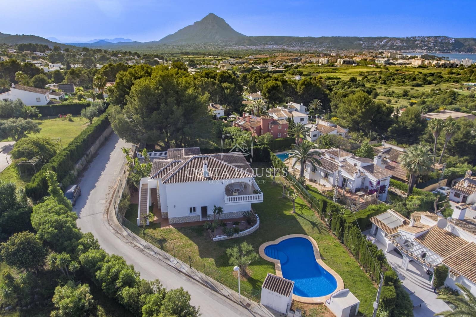 4 bedroom Villa for sale in Javea / Xabia with pool - € 1,120,000 (Ref: 8863847)