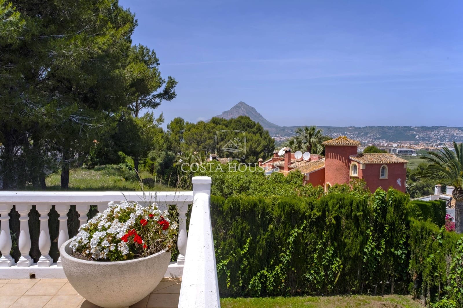 4 bedroom Villa for sale in Javea / Xabia with pool - € 1,120,000 (Ref: 8863847)
