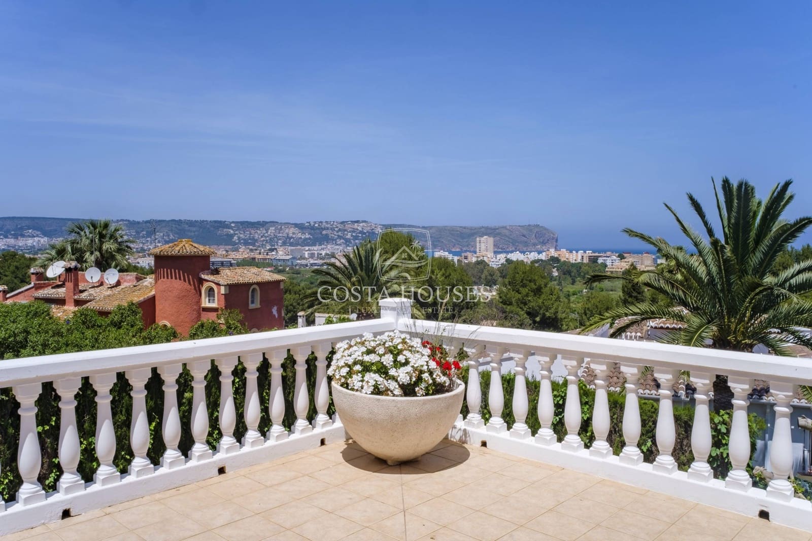 4 bedroom Villa for sale in Javea / Xabia with pool - € 1,120,000 (Ref: 8863847)