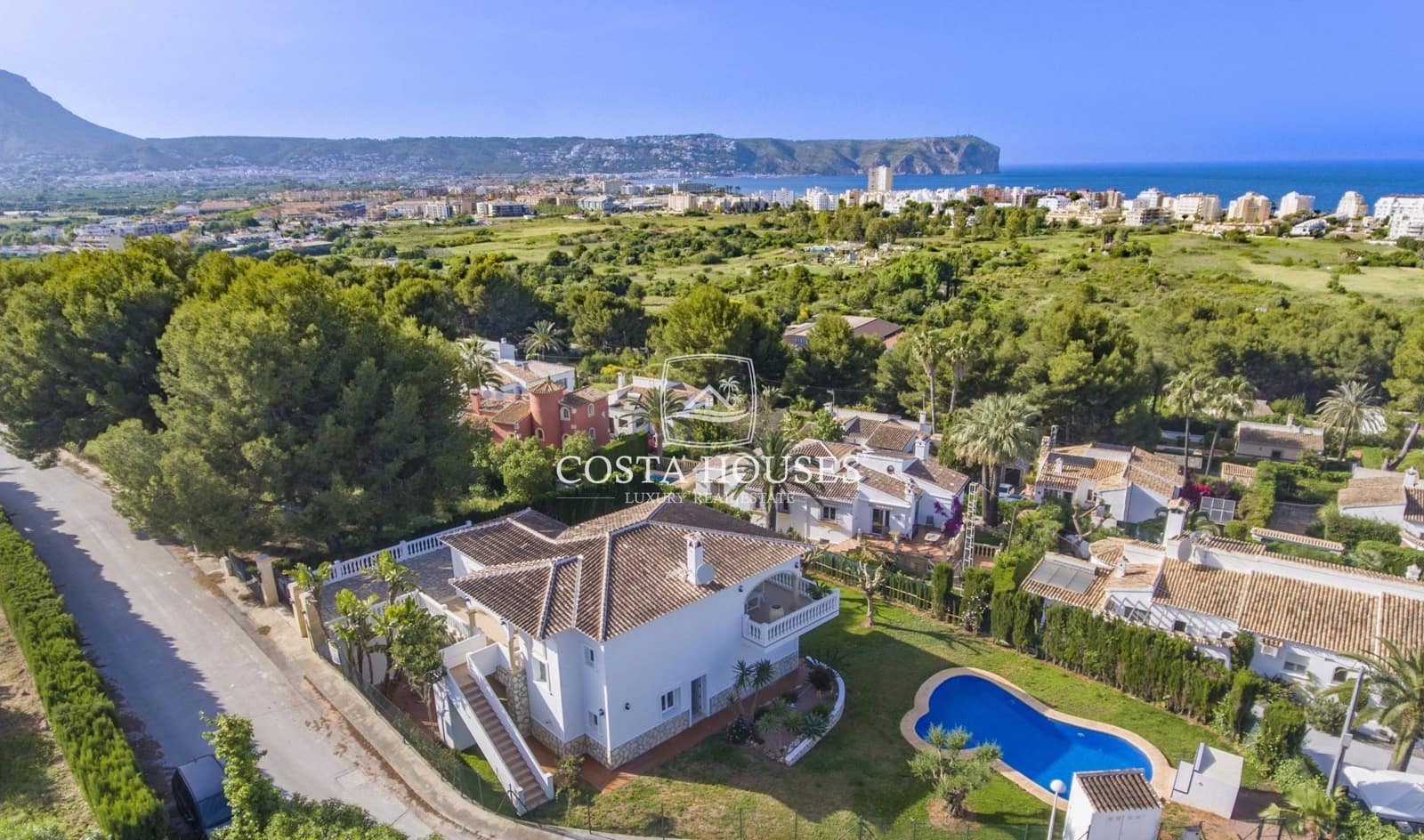 4 bedroom Villa for sale in Javea / Xabia with pool - € 1,120,000 (Ref: 8863847)