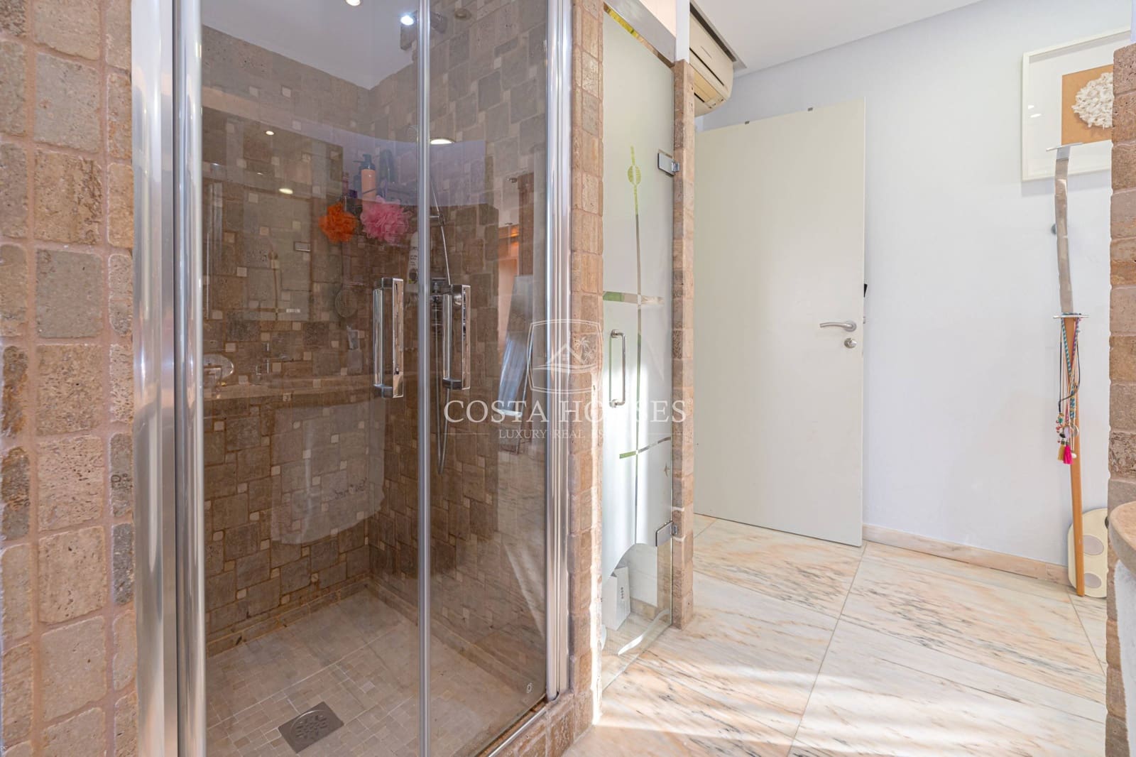 5 bedroom Villa for sale in Javea / Xabia - € 1,250,000 (Ref: 8863855)