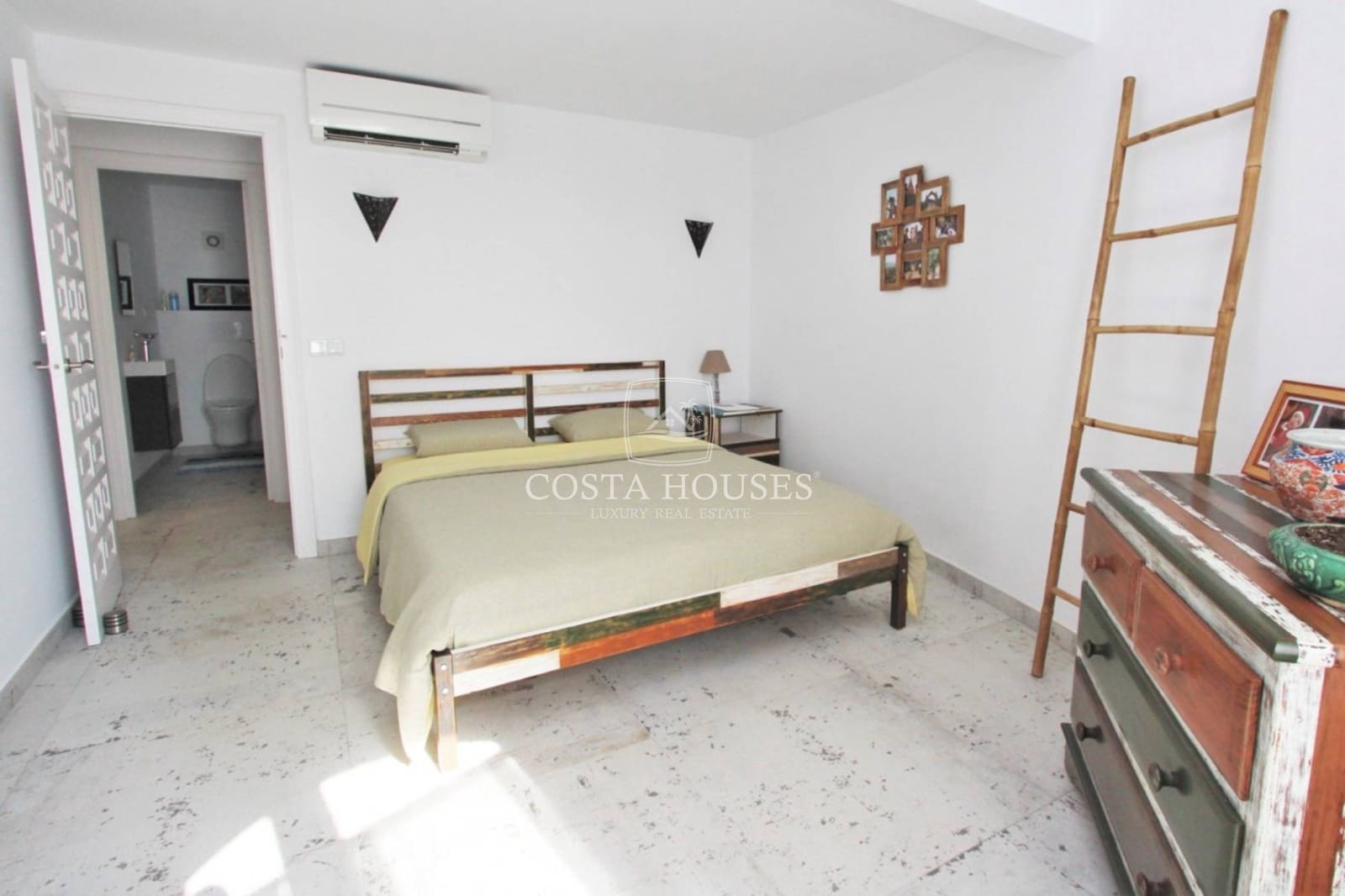 4 soveværelse Villa til salg i Javea / Xabia med swimmingpool garage - € 1.195.000 (Ref: 8863866)