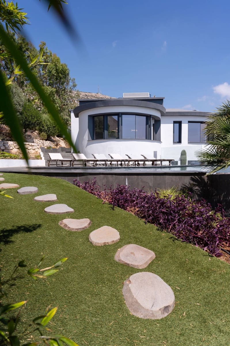 4 bedroom Villa for sale in Cumbre del Sol with pool - € 1,200,000 (Ref: 8863871)