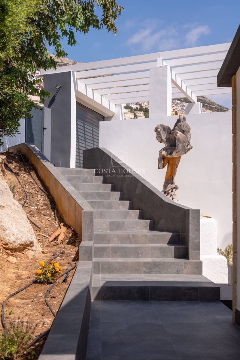 4 bedroom Villa for sale in Cumbre del Sol with pool - € 1,200,000 (Ref: 8863871)