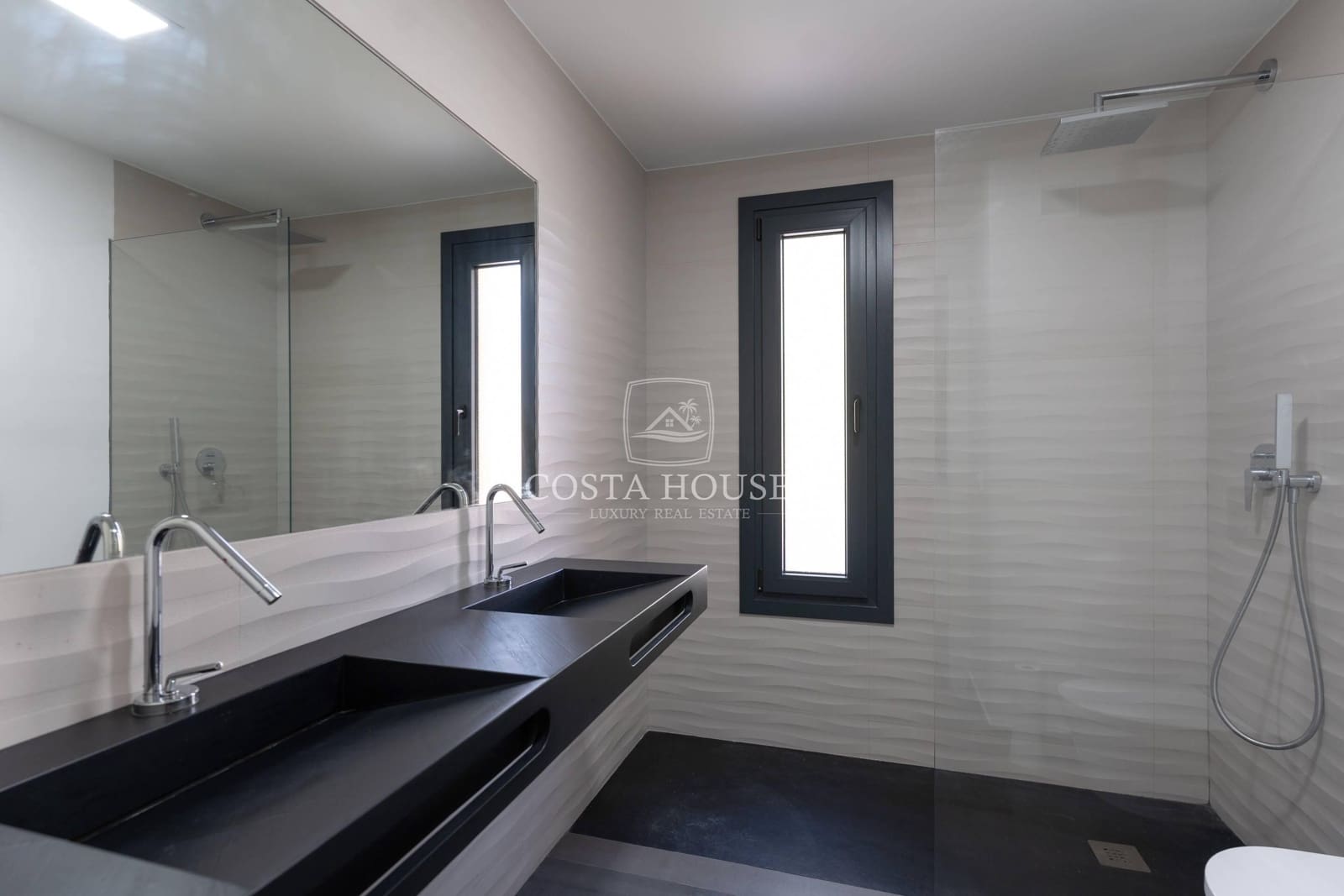 4 bedroom Villa for sale in Cumbre del Sol with pool - € 1,200,000 (Ref: 8863871)