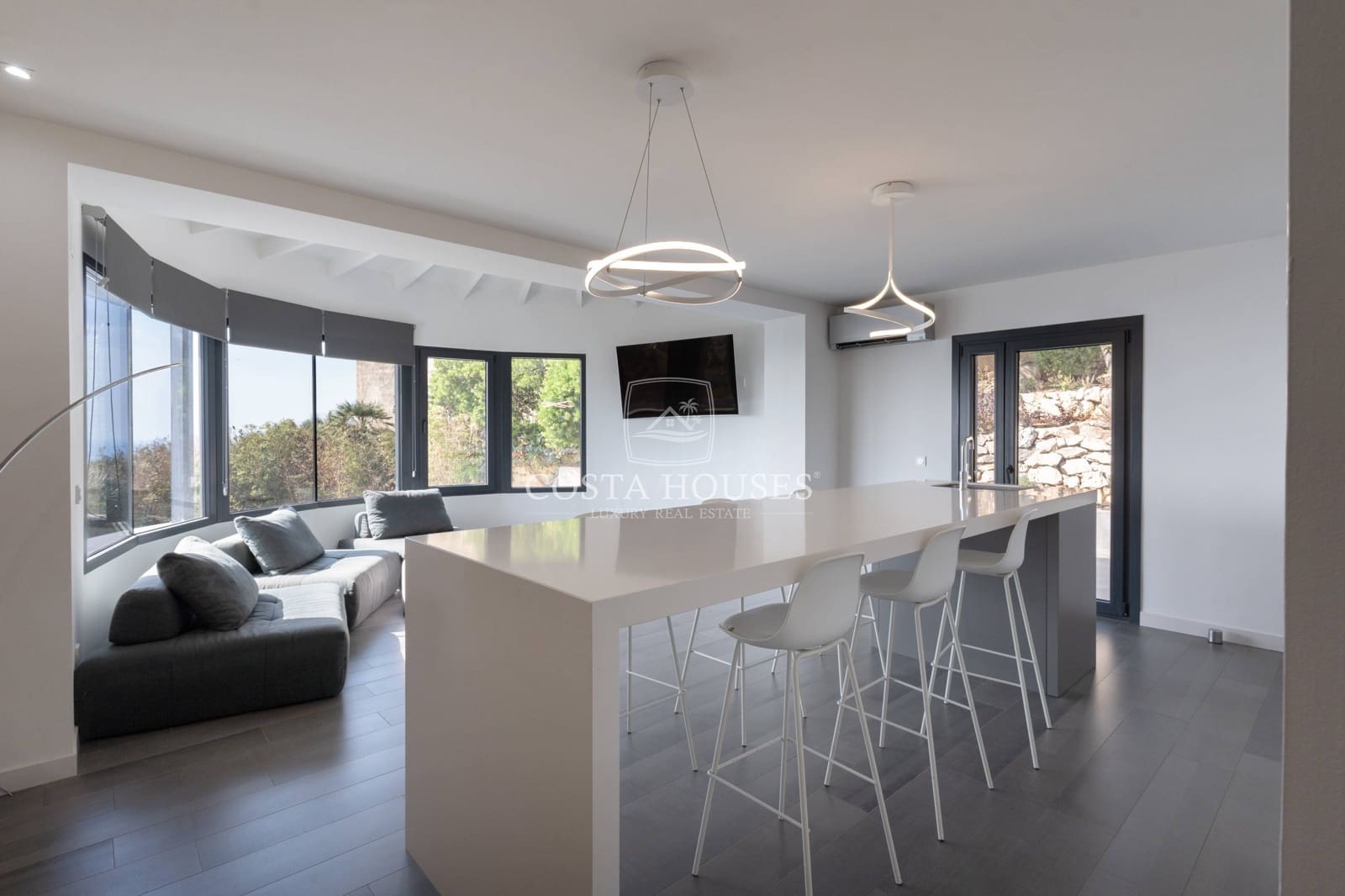 4 bedroom Villa for sale in Cumbre del Sol with pool - € 1,200,000 (Ref: 8863871)