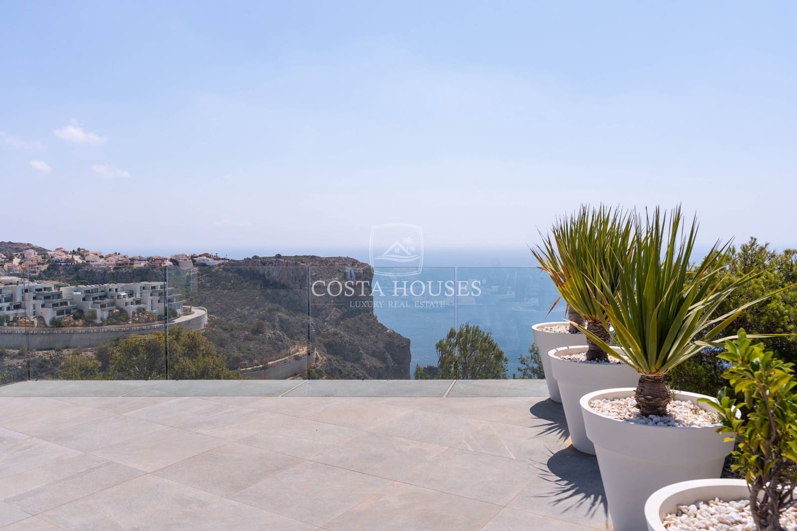 4 bedroom Villa for sale in Cumbre del Sol with pool - € 1,200,000 (Ref: 8863871)