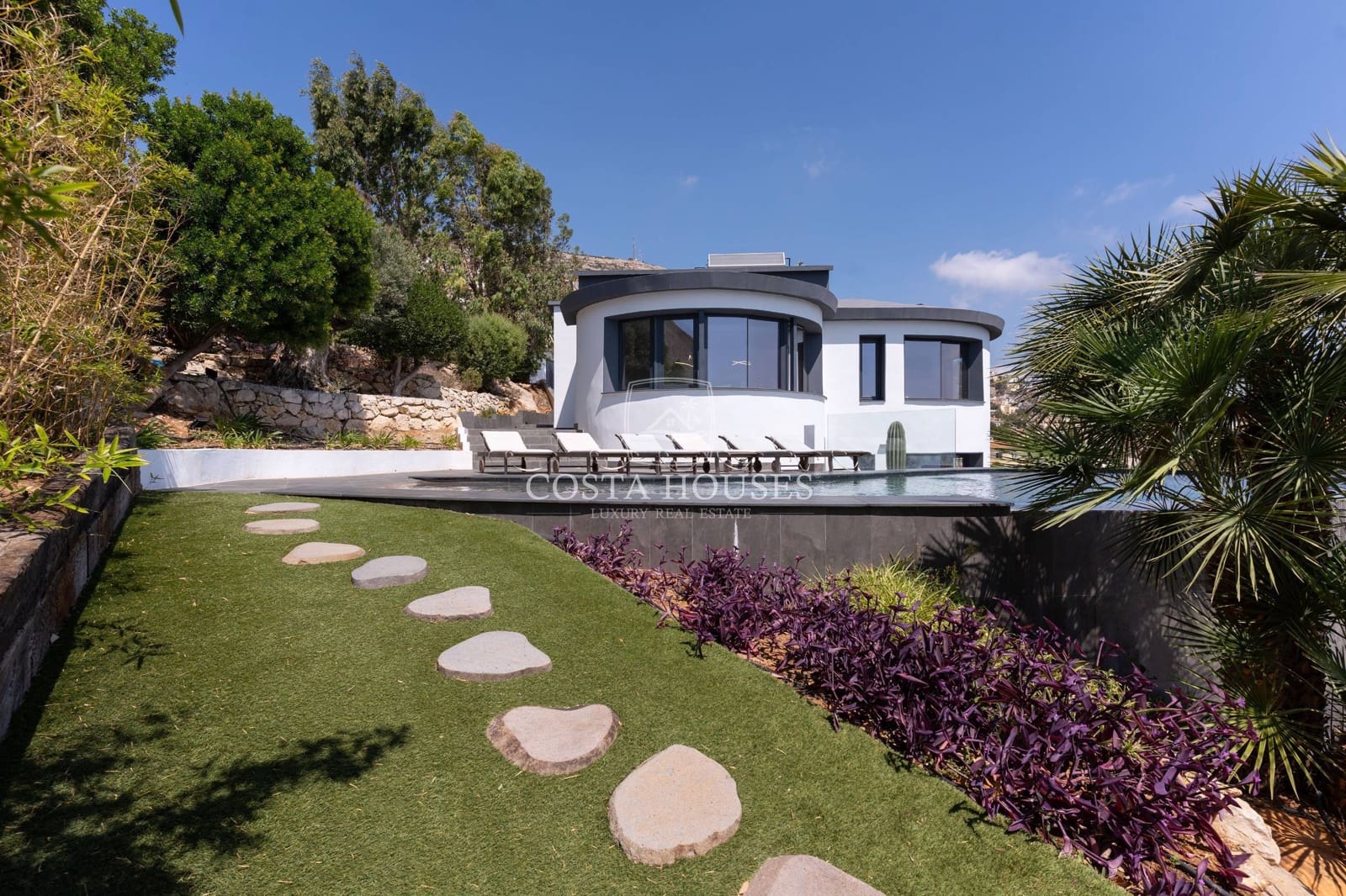 4 bedroom Villa for sale in Cumbre del Sol with pool - € 1,200,000 (Ref: 8863871)