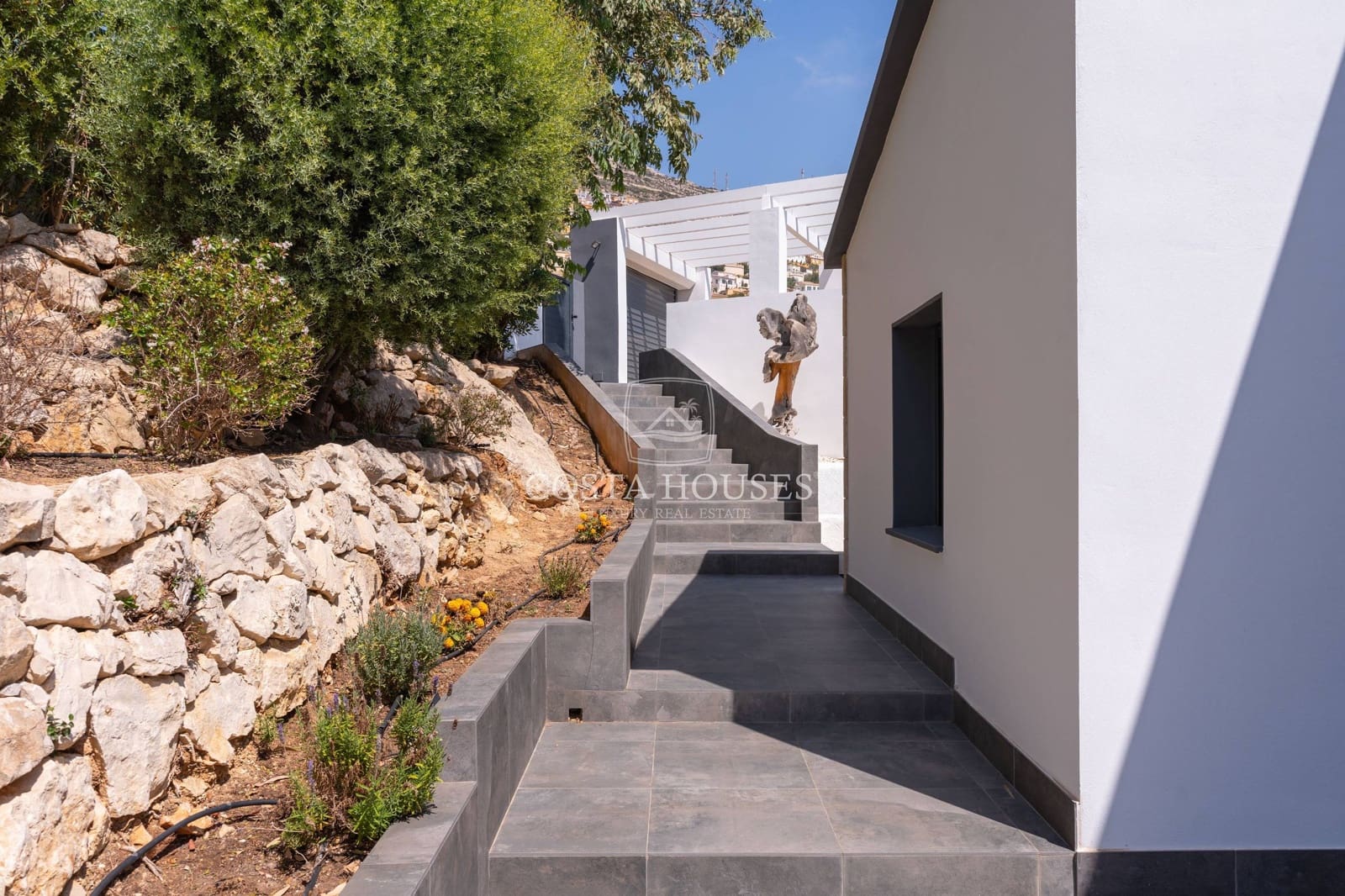 4 bedroom Villa for sale in Cumbre del Sol with pool - € 1,200,000 (Ref: 8863871)