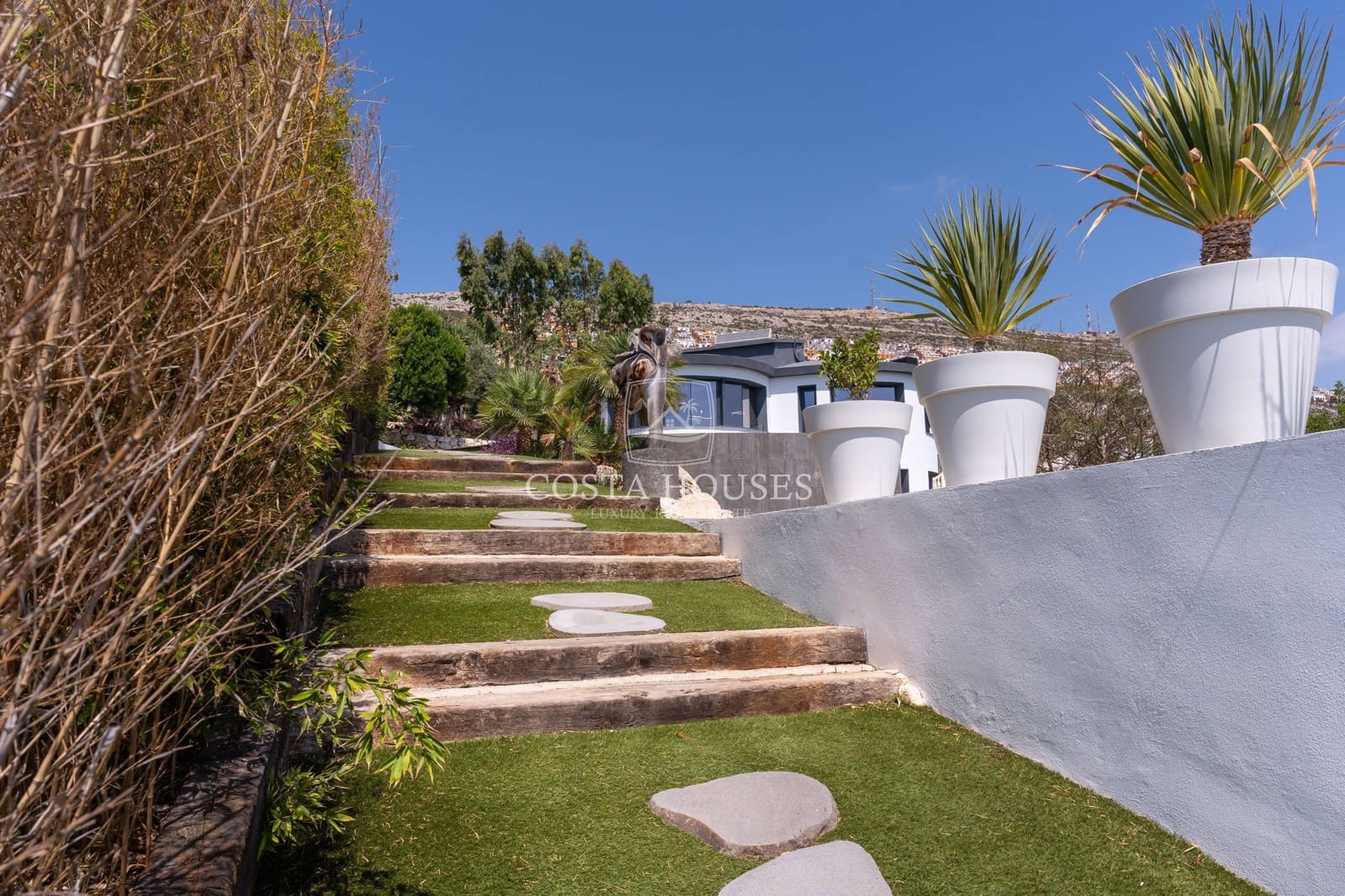 4 bedroom Villa for sale in Cumbre del Sol with pool - € 1,200,000 (Ref: 8863871)