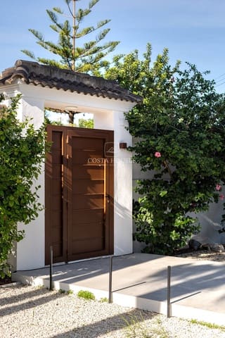 Chalet de 4 habitaciones en La Pedrera - Vessanes, Dénia en venta con piscina garaje - 1.350.000 € (Ref: 8863892)