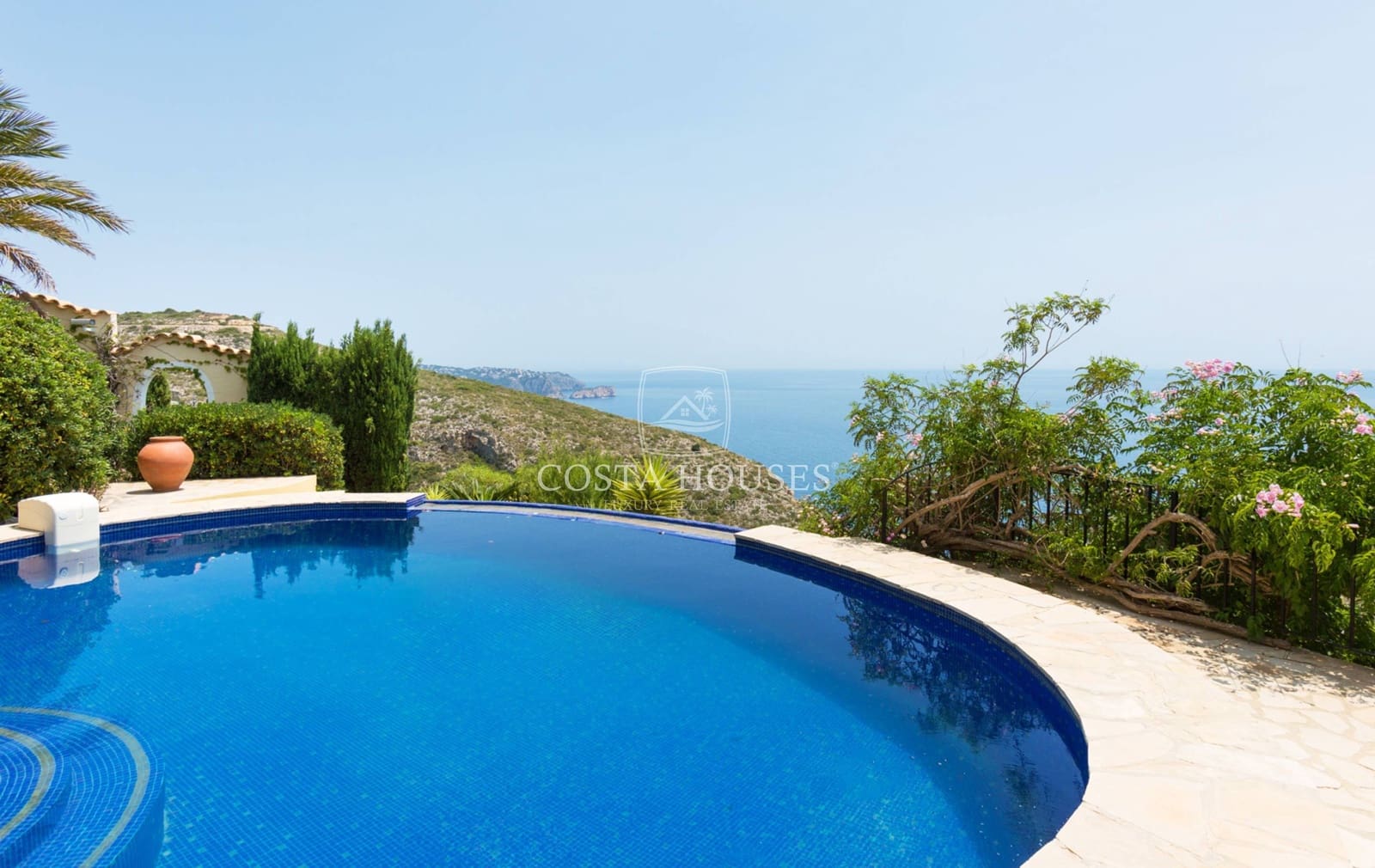 4 bedroom Villa for sale in Cumbre del Sol with pool garage - € 1,545,000 (Ref: 8863920)