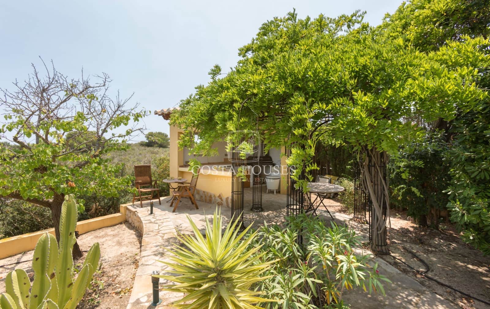 4 bedroom Villa for sale in Cumbre del Sol with pool garage - € 1,545,000 (Ref: 8863920)