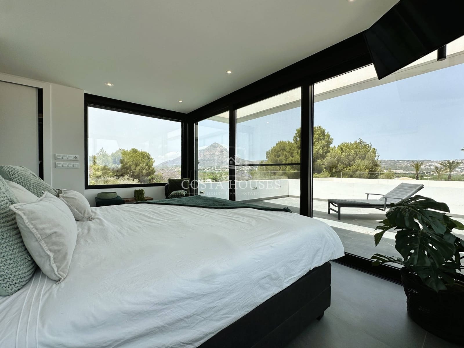 3 bedroom Villa for sale in Javea / Xabia with pool - € 1,495,000 (Ref: 8863929)