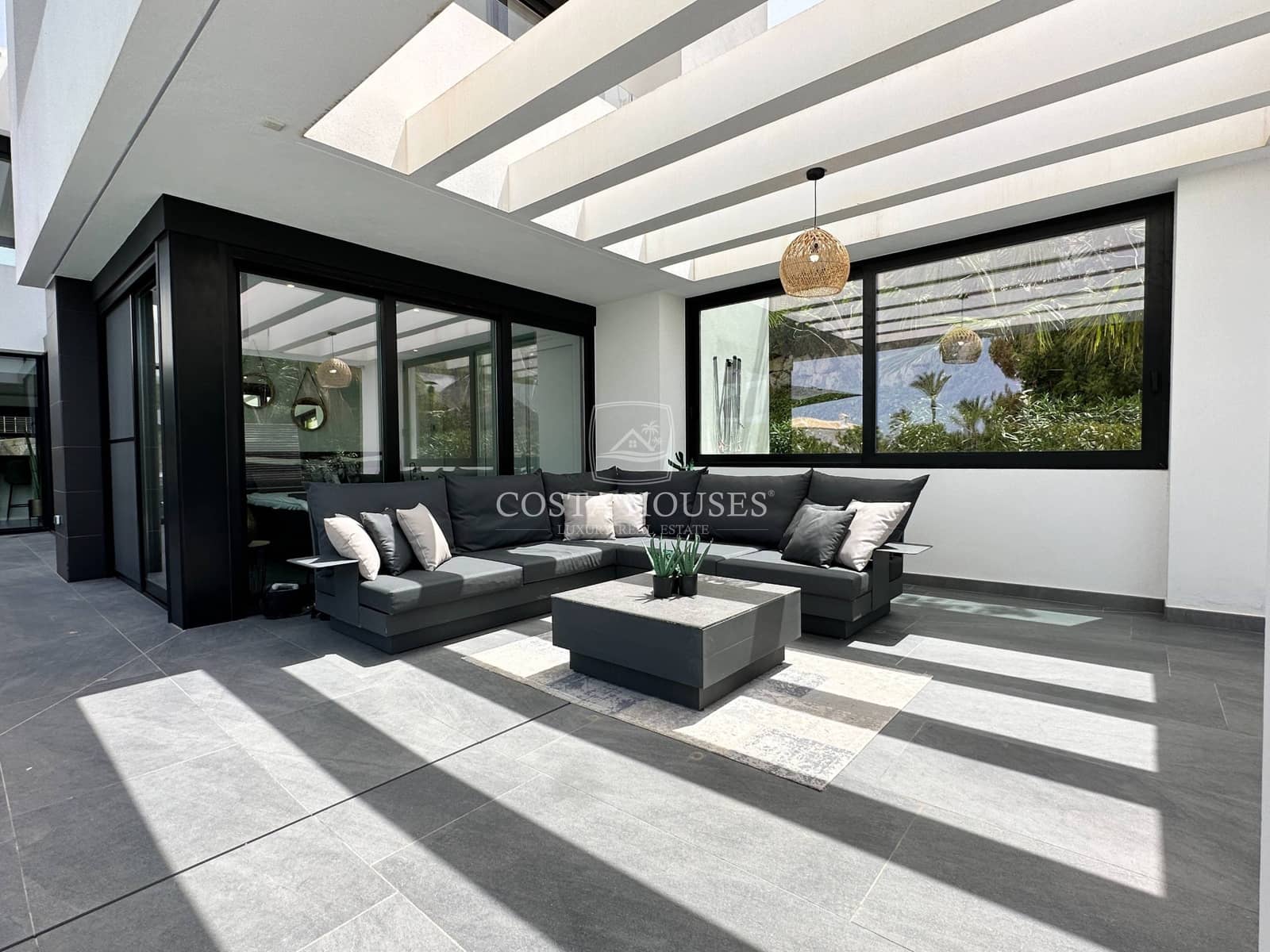 3 bedroom Villa for sale in Javea / Xabia with pool - € 1,495,000 (Ref: 8863929)