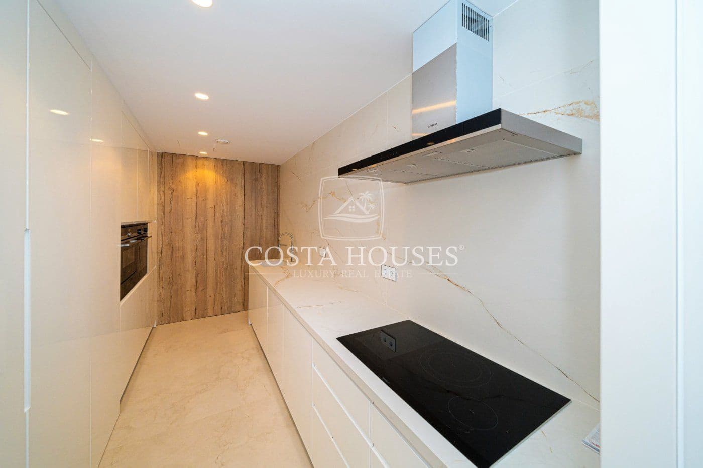 4 chambre Appartement à vendre à Benidorm avec piscine garage - 1 650 000 € (Ref: 8863936)