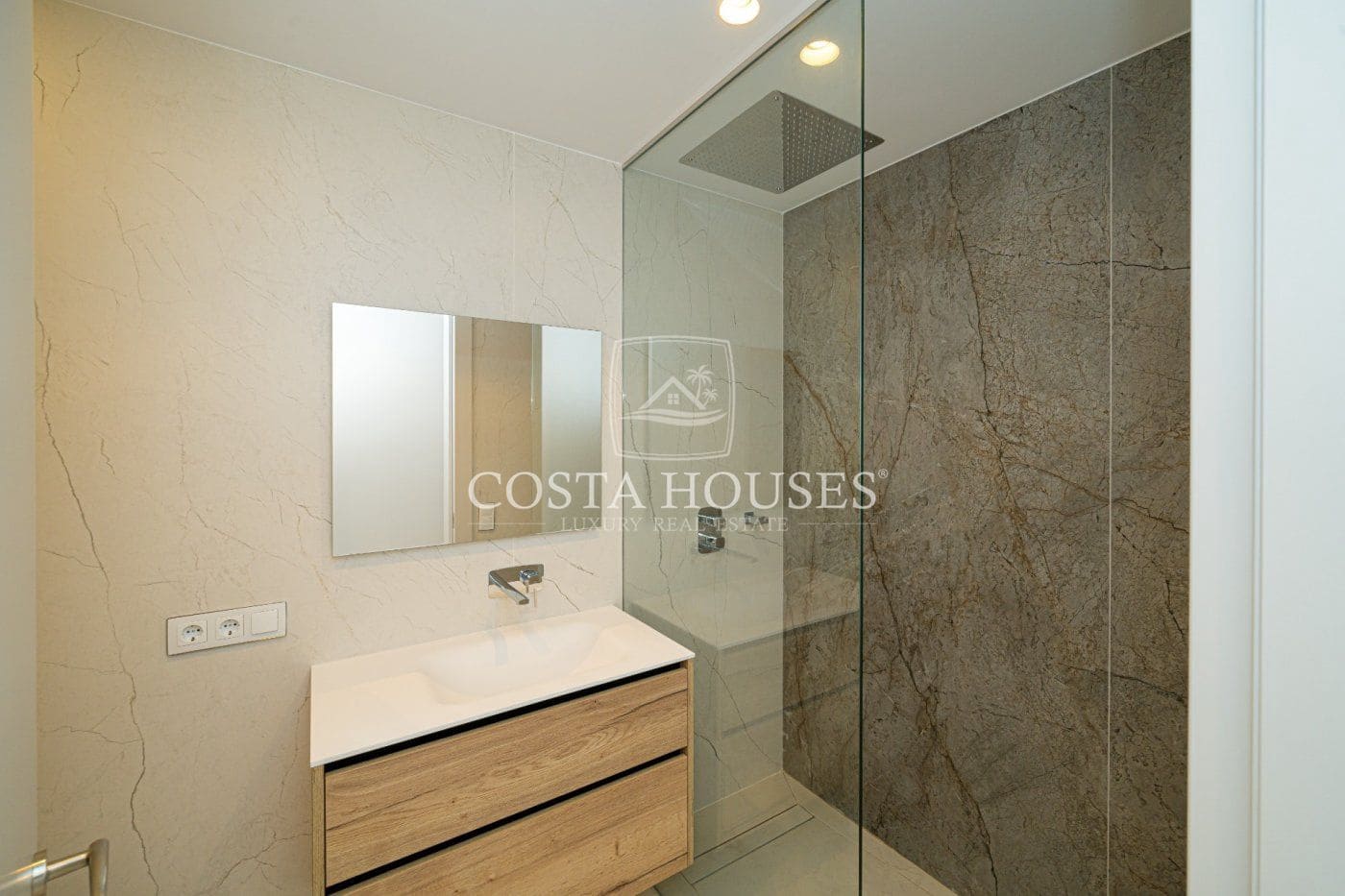 3 slaapkamer Penthouse te koop in Benidorm met zwembad garage - € 1.650.000 (Ref: 8863937)