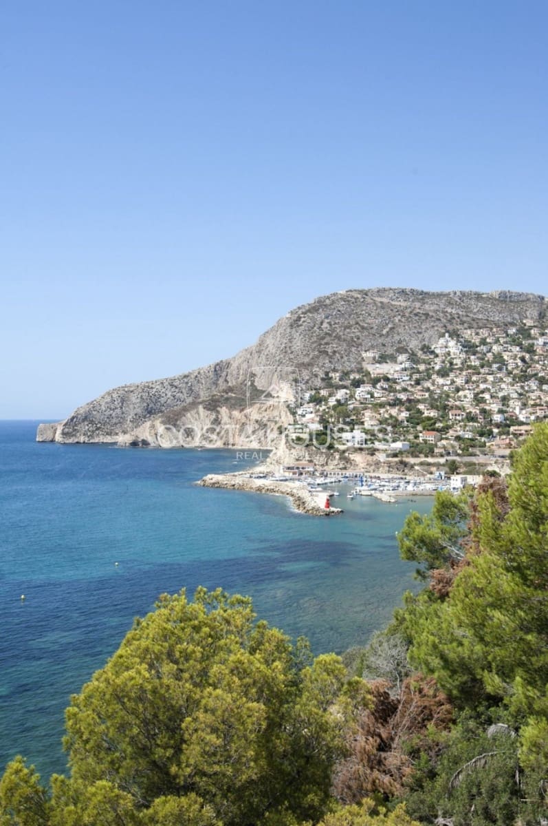 4 bedroom Villa for sale in Calpe / Calp with pool garage - € 1,699,000 (Ref: 8863949)