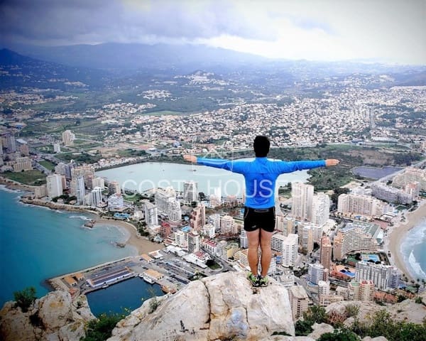 4 bedroom Villa for sale in Calpe / Calp with pool garage - € 1,699,000 (Ref: 8863949)