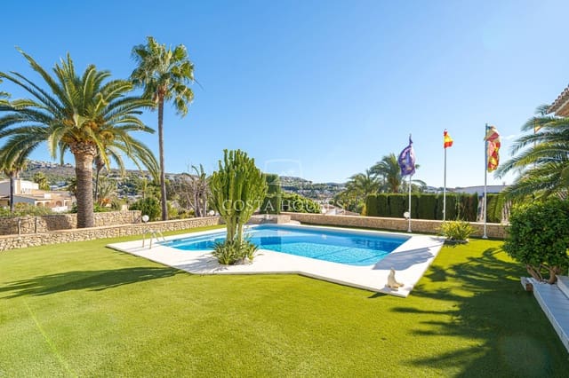 4 soverom Villa til salgs i Moraira, Teulada-Moraira med svømmebasseng garasje - € 1 700 000 (Ref: 8863952)