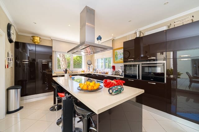 4 soverom Villa til salgs i Moraira, Teulada-Moraira med svømmebasseng garasje - € 1 700 000 (Ref: 8863952)