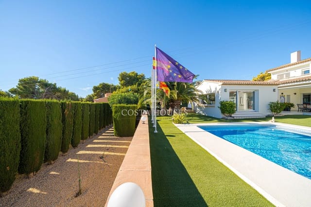 4 soverom Villa til salgs i Moraira, Teulada-Moraira med svømmebasseng garasje - € 1 700 000 (Ref: 8863952)