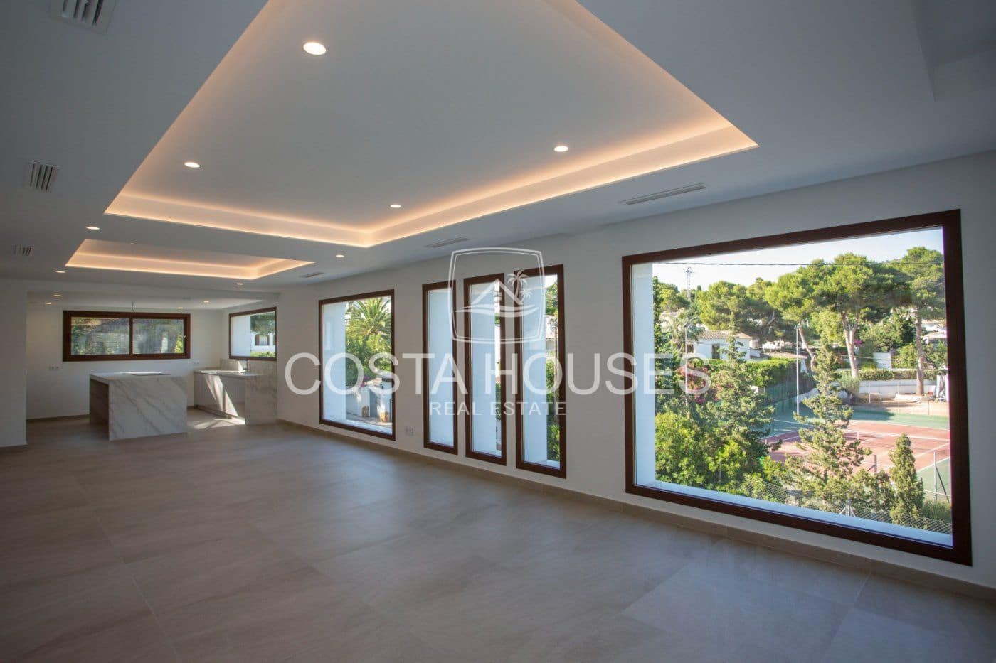 5 bedroom Villa for sale in Moraira with pool garage - € 1,750,000 (Ref: 8863955)