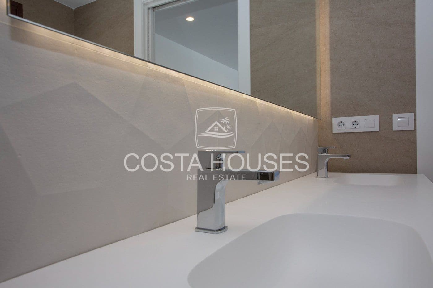 5 bedroom Villa for sale in Moraira with pool garage - € 1,750,000 (Ref: 8863955)